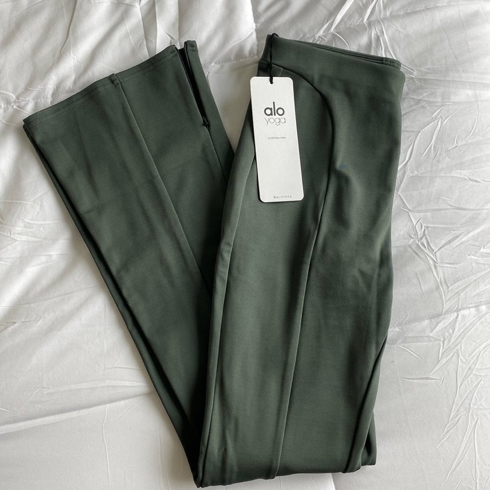 UNWORN TAGS ON ALO Yoga High Waist zipper detail Flare Leggings